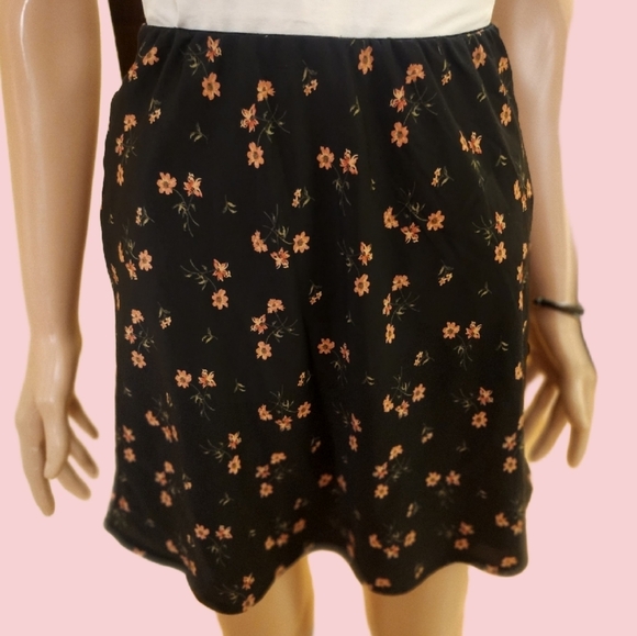 Hollister Ditsy Floral Black Skirt With Peachy Pink Flowers, XS - Picture 3 of 9